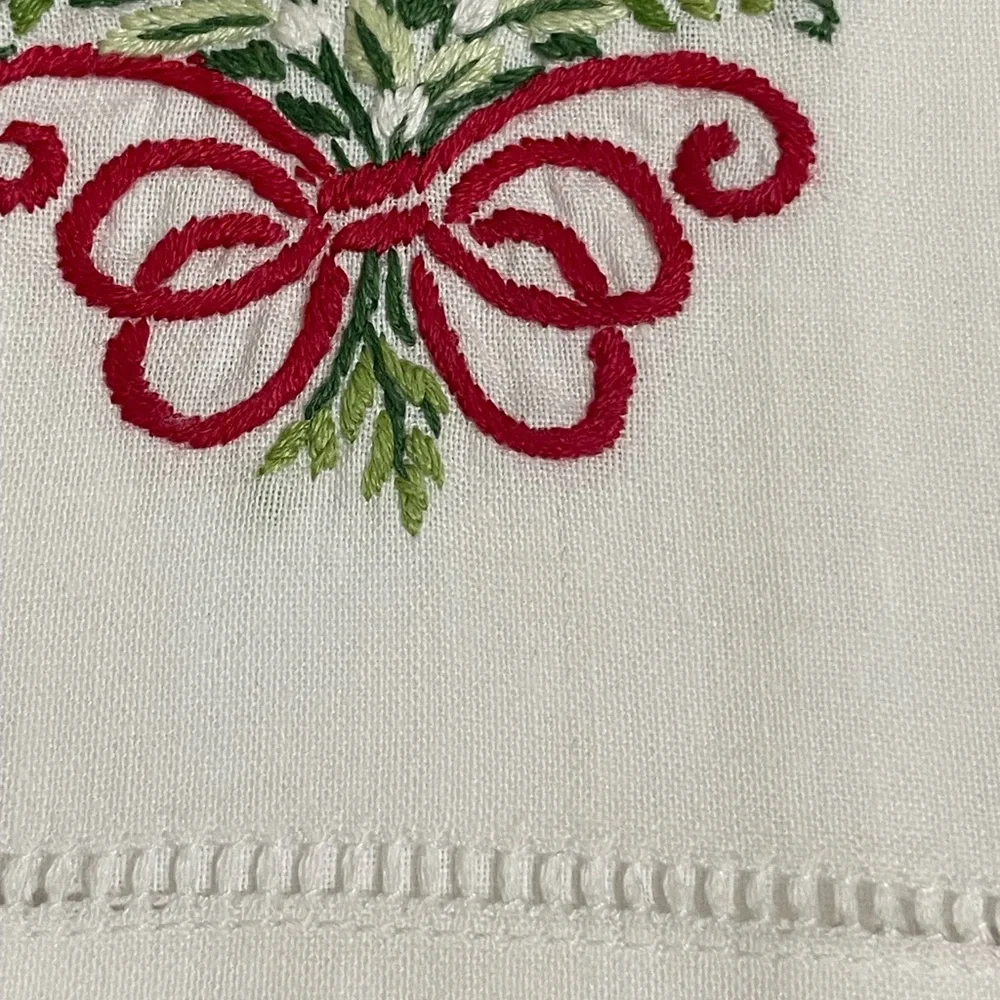 Holiday Greenery Embroidered White Cotton Guest Hand Towel